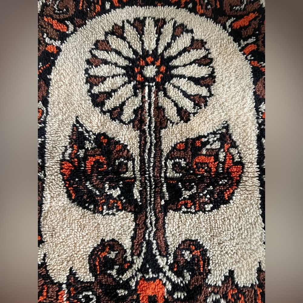 Vintage 60s/70s Rya Floral Design Latch & Hook Rug/Wall Tapestry - Picture 3 of 6